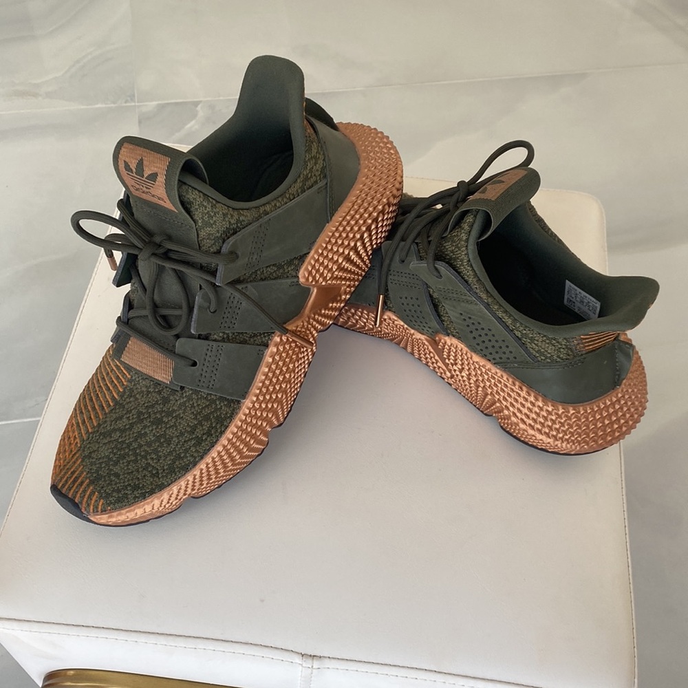 Adidas women’s trainers green & golden! Epic